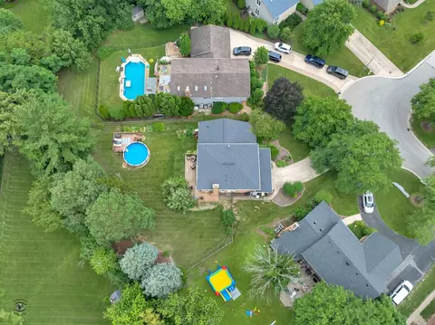 View/Area - 628 Camelot Dr, Burr Ridge, IL 60527 photo 2 of 5