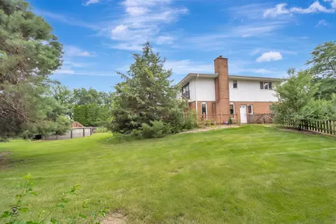 Exterior - 628 Camelot Dr, Burr Ridge, IL 60527 photo 5 of 6