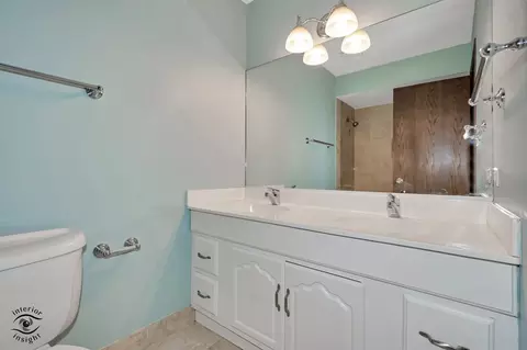 Bath - 628 Camelot Dr, Burr Ridge, IL 60527 photo 2 of 4