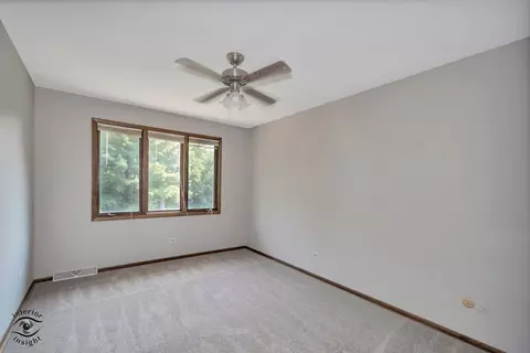 Bedroom - 628 Camelot Dr, Burr Ridge, IL 60527 photo 4 of 9