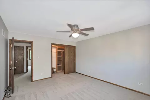 Bedroom - 628 Camelot Dr, Burr Ridge, IL 60527 photo 7 of 9
