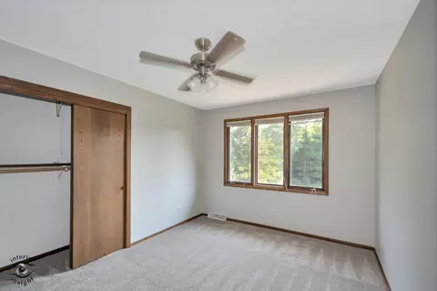 Bedroom - 628 Camelot Dr, Burr Ridge, IL 60527 photo 5 of 9