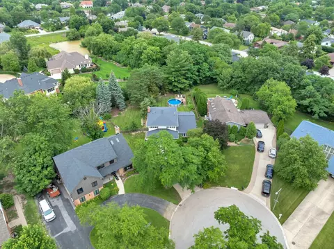 View/Area - 628 Camelot Dr, Burr Ridge, IL 60527 photo 1 of 5