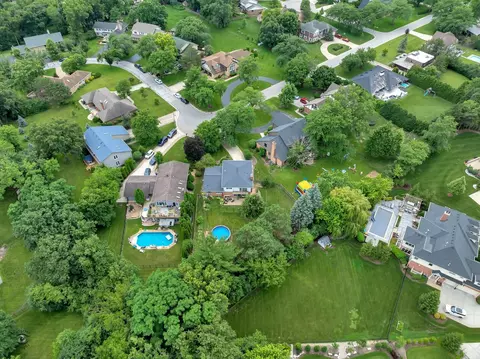 View/Area - 628 Camelot Dr, Burr Ridge, IL 60527 photo 5 of 5