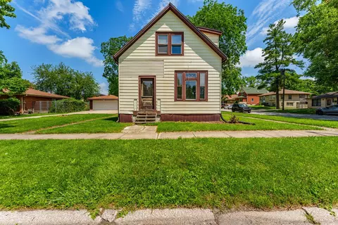 1938 Grove St, Blue Island, IL 60406