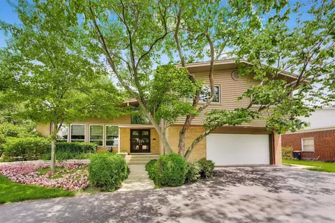 303 Charal Ln, Highland Park, IL 60035