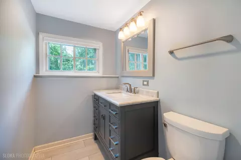 Bath - 320 Deveron Cir, Cary, IL 60013 photo 2 of 2