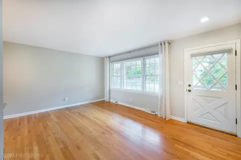 Living - 320 Deveron Cir, Cary, IL 60013 photo 1 of 4