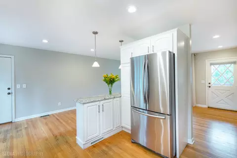 Kitchen - 320 Deveron Cir, Cary, IL 60013 photo 2 of 6