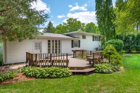 Exterior - 320 Deveron Cir, Cary, IL 60013 photo 2 of 9