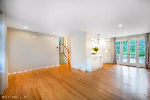 Living - 320 Deveron Cir, Cary, IL 60013 photo 3 of 4
