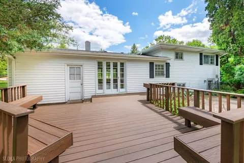 Exterior - 320 Deveron Cir, Cary, IL 60013 photo 3 of 9