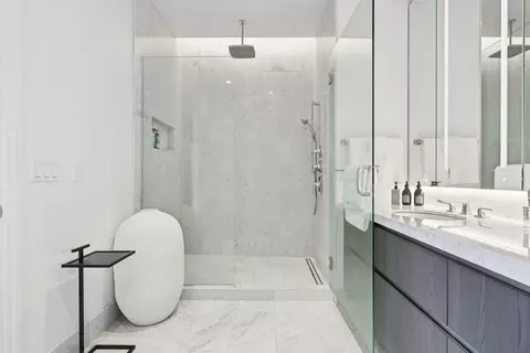 Bath - 363 E Wacker Dr #2204, Chicago, IL 60601 photo 5 of 5