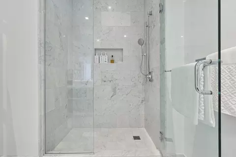 Bath - 363 E Wacker Dr #2204, Chicago, IL 60601 photo 2 of 5