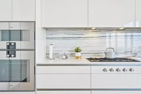 Kitchen - 363 E Wacker Dr #2204, Chicago, IL 60601 photo 5 of 6