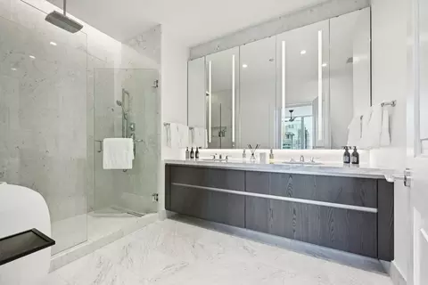 Bath - 363 E Wacker Dr #2204, Chicago, IL 60601 photo 3 of 5