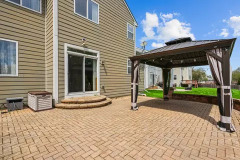 239 Pawtucket Ave, Elgin, IL 60124 photo 40