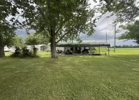 742 Osage Ln, Flora, IL 62839 photo 3