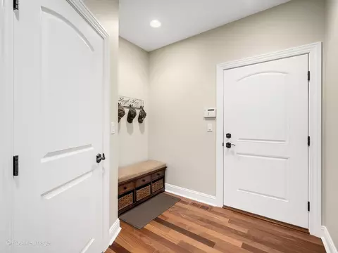 Entry Way - 335 Edgewater Dr, Morris, IL 60450 photo 3 of 4
