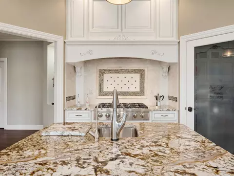 Kitchen - 335 Edgewater Dr, Morris, IL 60450 photo 3 of 7