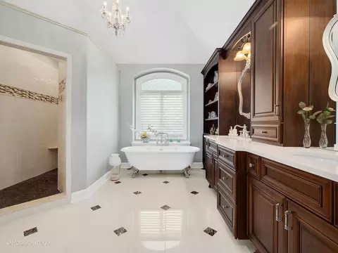 Bath - 335 Edgewater Dr, Morris, IL 60450 photo 2 of 6