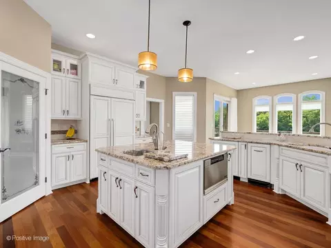 Kitchen - 335 Edgewater Dr, Morris, IL 60450 photo 5 of 7