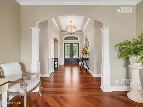 Entry Way - 335 Edgewater Dr, Morris, IL 60450 photo 1 of 4