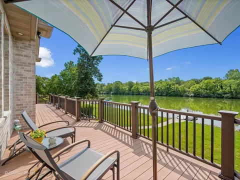 Exterior - 335 Edgewater Dr, Morris, IL 60450 photo 3 of 9