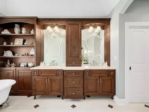 Bath - 335 Edgewater Dr, Morris, IL 60450 photo 3 of 6