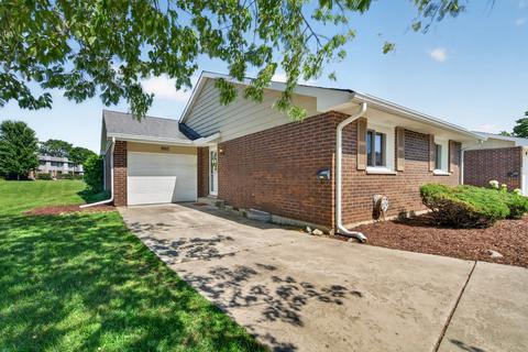 881 Heatherbrook Ct, Wheaton, IL 60189