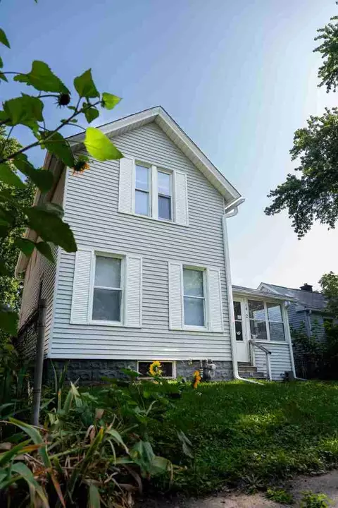 1432 W 6th St, Davenport, IA 52802