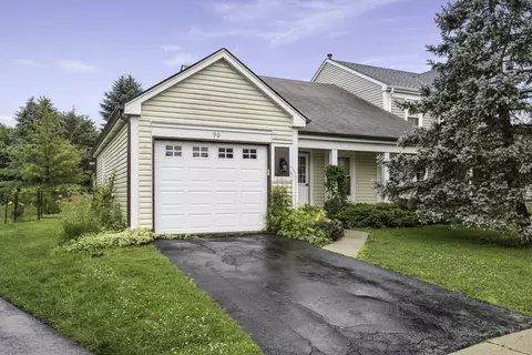 90 Sandhurst Rd, Mundelein, IL 60060
