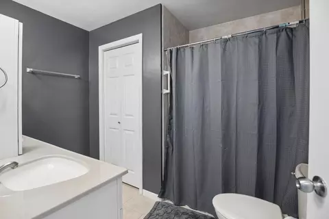Bath - 26 Skyview Dr, Springfield, IL 62702 photo 3 of 3