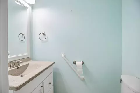 Bath - 26 Skyview Dr, Springfield, IL 62702 photo 1 of 3