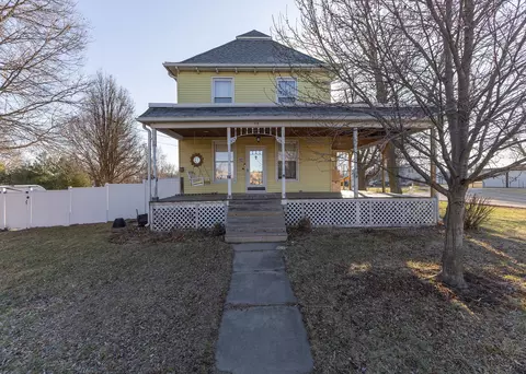 Exterior - 112 S State St, Atkinson, IL 61235 photo 2 of 3