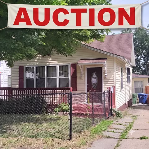 752 9th Ave, Clinton, IA 52732