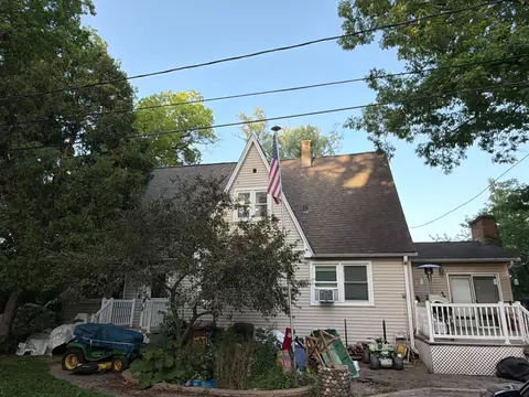 922 Valley Ave, Mchenry, IL 60051 photo 2
