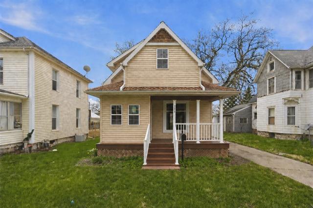 323 Douglas Ave, Dixon, IL 61021