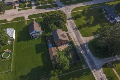 View/Area - 403 W Owsley St, Chenoa, IL 61726 photo 5 of 6