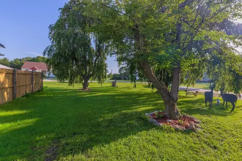 Exterior - 403 W Owsley St, Chenoa, IL 61726 photo 9 of 14