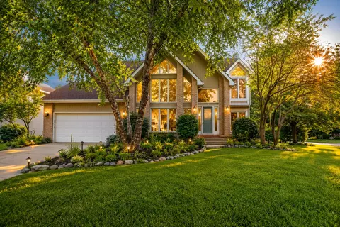 954 Black Walnut Dr, Sugar Grove, IL 60554