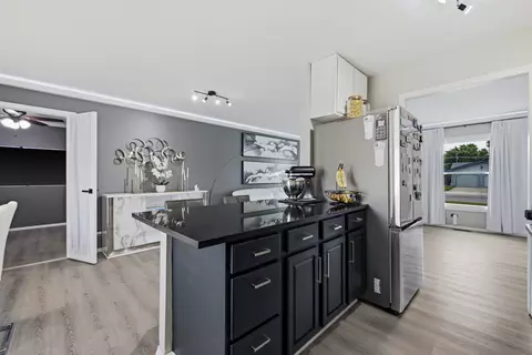 1470 Devonshire Ln, Hoffman Estates, IL 60169 photo 6