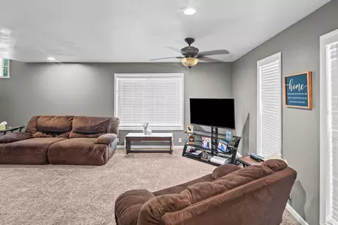 523 E Mitchell St, Salem, IL 62881 photo 12