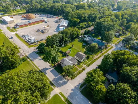 523 E Mitchell St, Salem, IL 62881 photo 38