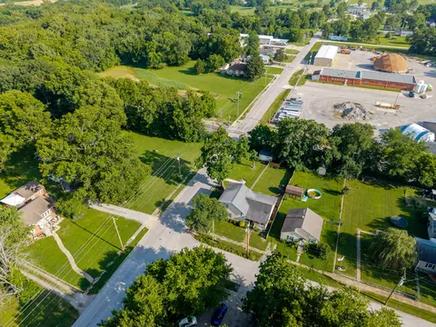523 E Mitchell St, Salem, IL 62881 photo 37