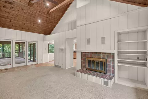Living - 906 34 Ave, Moline, IL 61265 photo 6 of 11