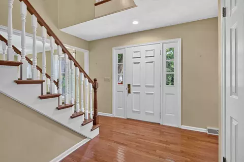 Entry Way - 906 34 Ave, Moline, IL 61265 photo 1 of 5