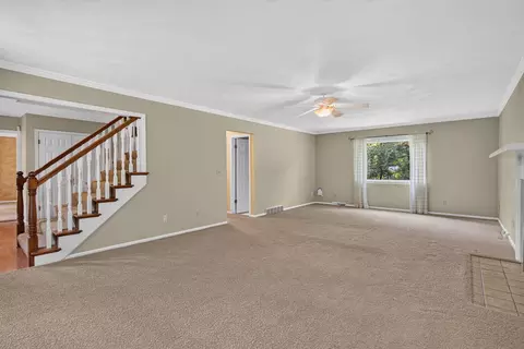 Living - 906 34 Ave, Moline, IL 61265 photo 2 of 11