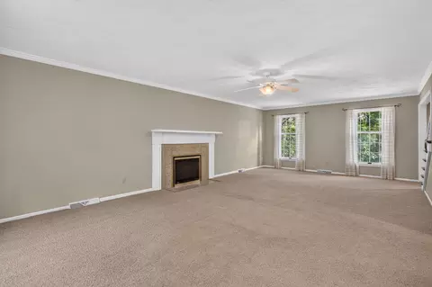 Living - 906 34 Ave, Moline, IL 61265 photo 4 of 11