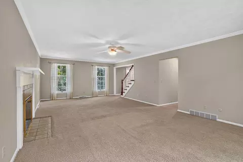 Living - 906 34 Ave, Moline, IL 61265 photo 3 of 11